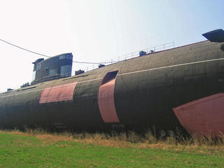 Подводная лодка в степи