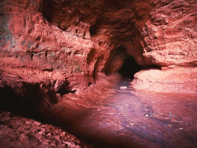 Красные пещеры