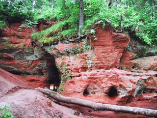 Красные пещеры