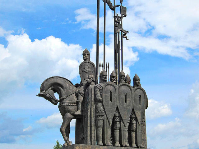 Памятник Александру Невскому во Пскове