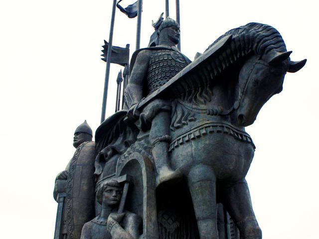 Памятник Александру Невскому во Пскове