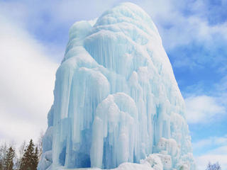 Ледяной фонтан в парке «Зюраткуль»