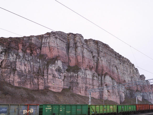 Красная скала в Миньяре